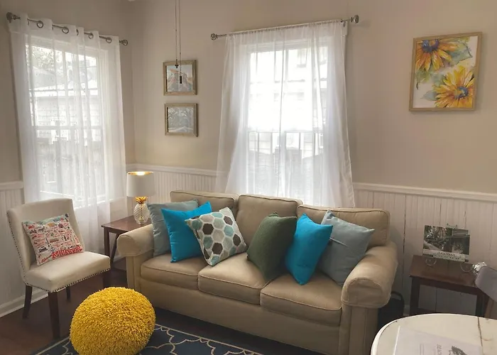 Relax In This Downtown Historic Cottage With Private Pool
